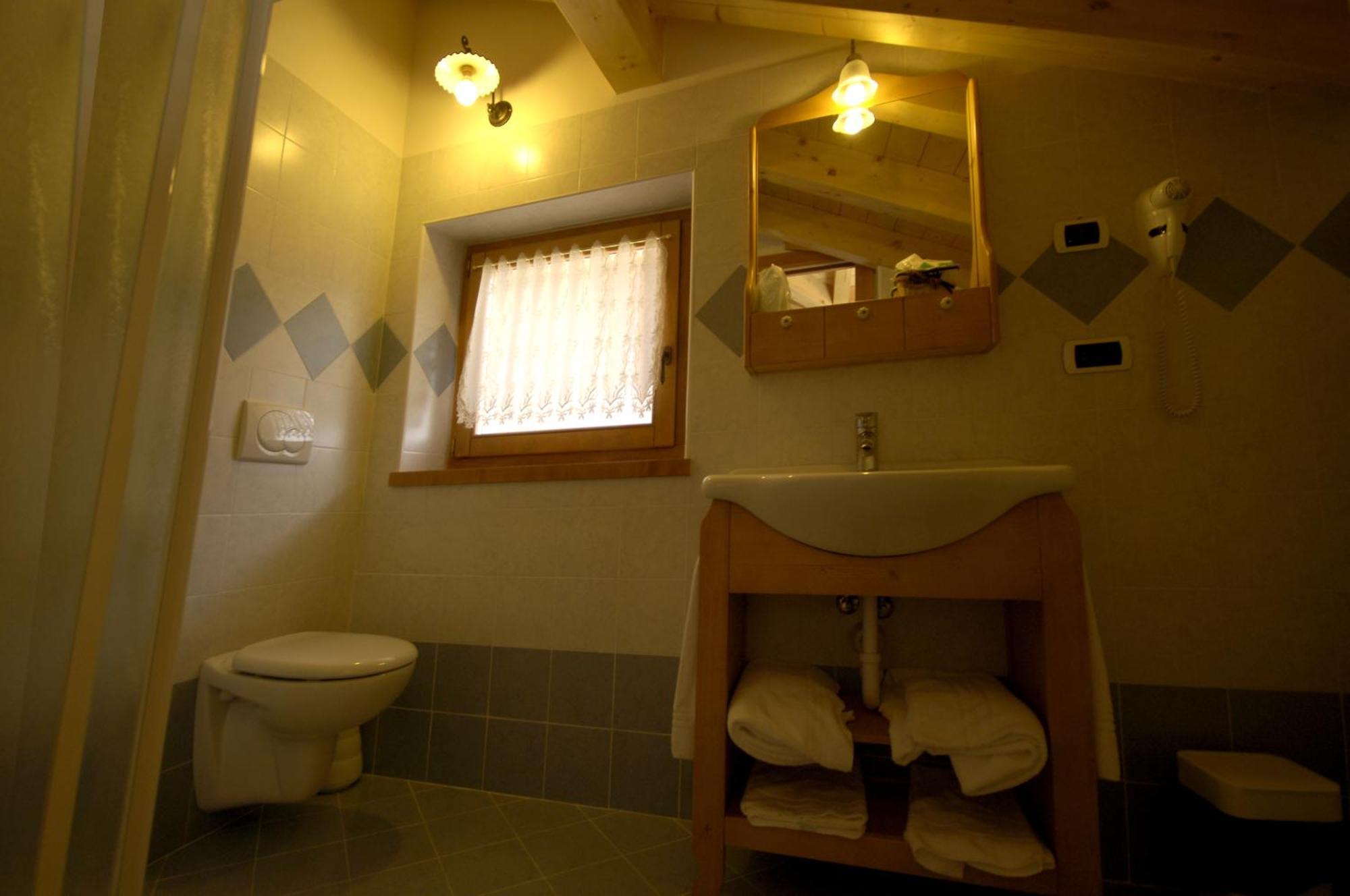 Room & Breakfast Ca Mea Dina Bezzecca Bilik gambar